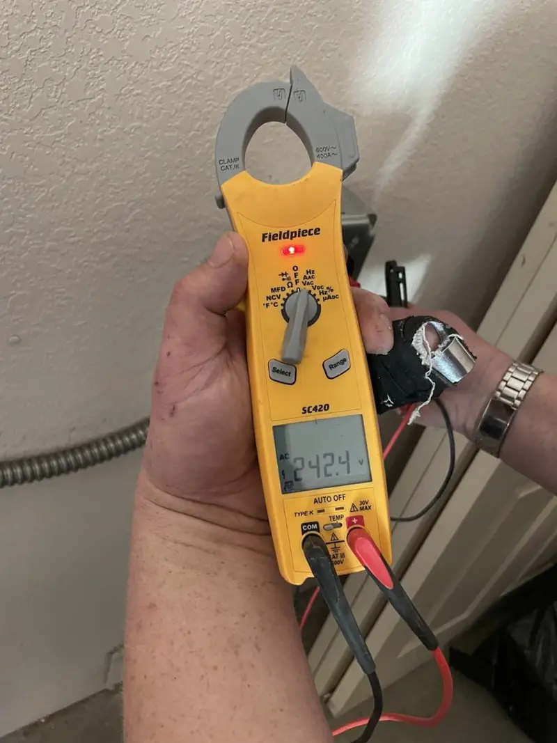 Voltage testing with clamp meter during Generator Installation in Drum Point
